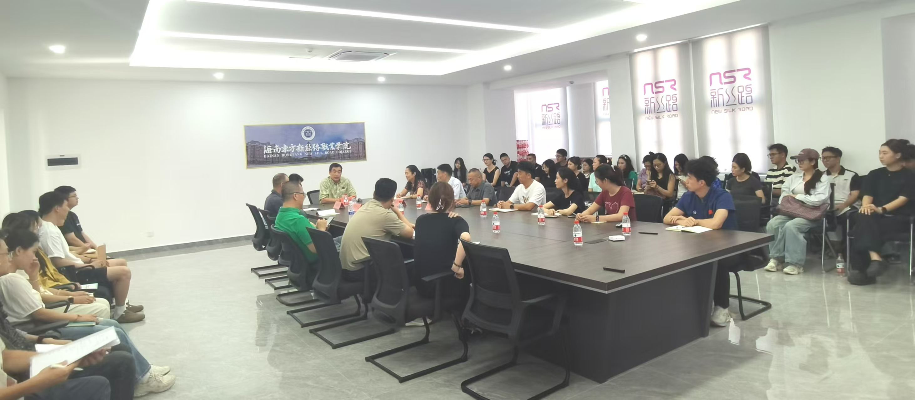 启智凝心聚“新”力：新丝路职业学院新入职教师教育教学培训续篇（二）